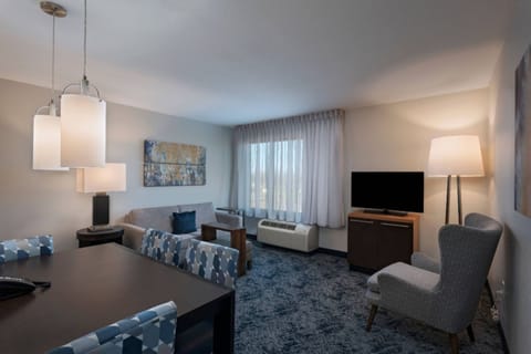 Suite, 2 Bedrooms | Living room | Smart TV, Netflix