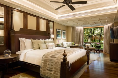 Taj Club, Room, 1 King Bed, Club Lounge Access | Frette Italian sheets, premium bedding, down comforters, pillowtop beds