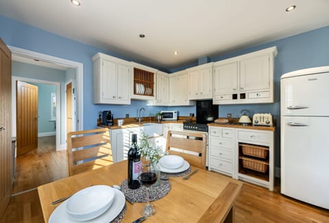 The View, Carbis Bay: The apartment is superbly equipped with everything you'll need during your stay