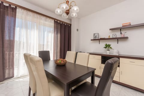 Apartment (A2) | Dining