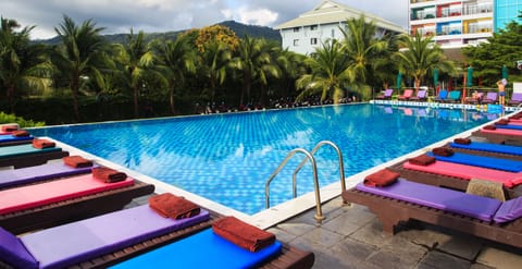 2 outdoor pools, open 9:00 AM to 7:00 PM, sun loungers