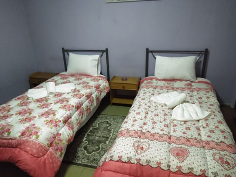 Basic Room, 2 Twin Beds | Individually decorated, iron/ironing board, free WiFi, bed sheets