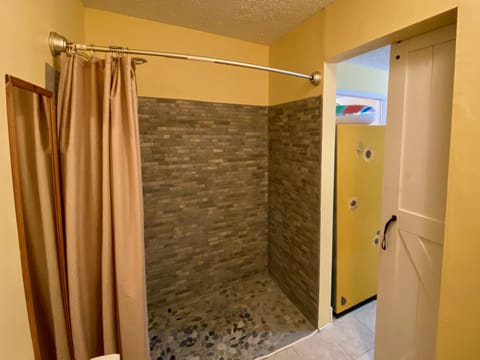 Studio, Private Bathroom (Papa) | Bathroom | Hair dryer, towels, soap, shampoo