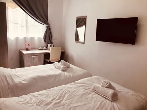 Economy Double Room | Iron/ironing board, free WiFi, bed sheets