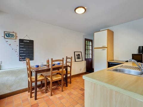 Property, Furniture, Table, Wood, Interior Design, Cabinetry, Floor, Flooring, Building, Wall