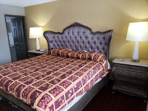 Deluxe Room, 1 King Bed, Smoking | Free WiFi, bed sheets