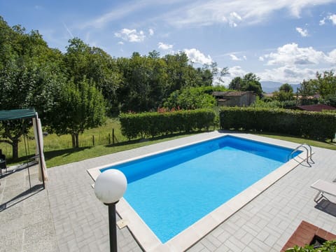 Cloud, Plant, Sky, Swimming Pool, Building, Water, Azure, Rectangle, Shade, Architecture