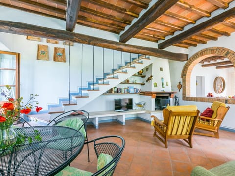 Plant, Property, Building, Natural Landscape, Tree, Land Lot, House, Cottage, Landscape, Residential Area