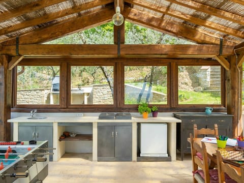 Property, Window, Plant, Wood, Shade, Tap, Tree, Architecture, Countertop, Floor