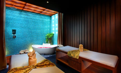 Couples treatment rooms, spa tub, body treatments, aromatherapy