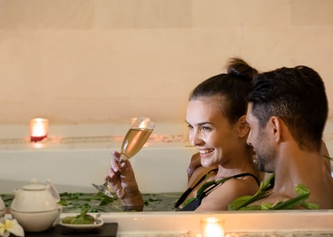 Couples treatment rooms, spa tub, body treatments, aromatherapy