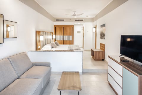 Grand Double Room, Balcony | In-room safe, free WiFi, bed sheets