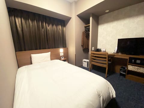 In-room safe, free WiFi, bed sheets