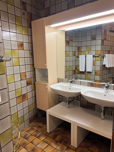 Twin Room, Courtyard Terrace | Bathroom | Shower, free toiletries, hair dryer, towels