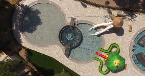 2 outdoor pools, sun loungers