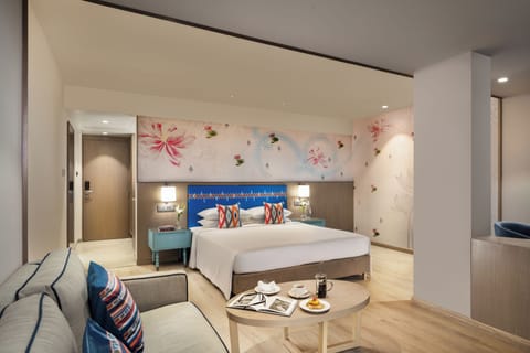 Premium Room, 1 King Bed | Minibar, in-room safe, laptop workspace, blackout drapes