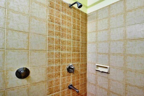 COMPACT A/C | Bathroom | Shower, towels