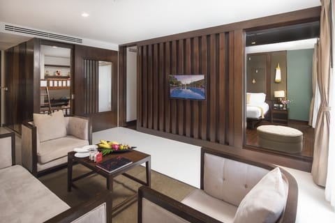 Family Suite, 1 King Bed, Pool View | Minibar, in-room safe, desk, laptop workspace