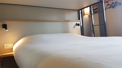 Standard Double Room | Desk, blackout drapes, free WiFi, bed sheets