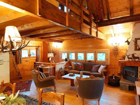 Superior Cabin, 2 Bedrooms, Non Smoking, Mountain View | Living area | Flat-screen TV