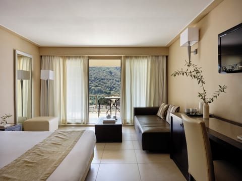 Double Room Inland View | 1 bedroom, in-room safe, desk, laptop workspace