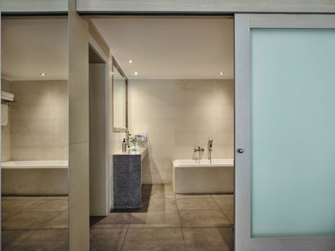 Deluxe Double Suite Sea View with Private Pool | Bathroom | Separate tub and shower, free toiletries, hair dryer, bathrobes