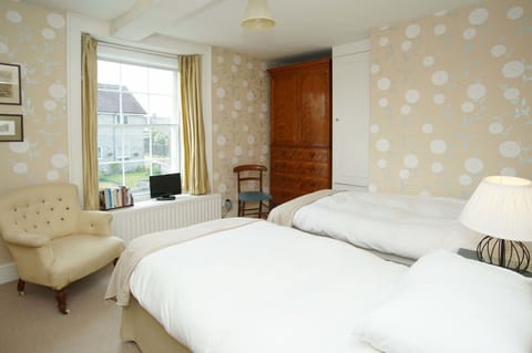 Premium bedding, iron/ironing board, rollaway beds, free WiFi