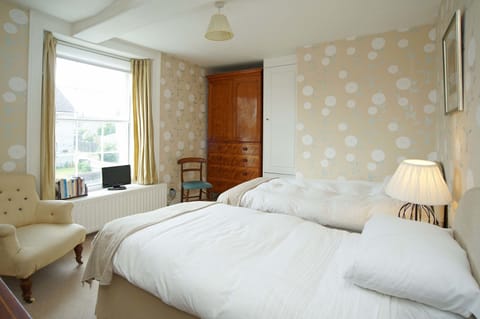 Standard Twin Room | Premium bedding, iron/ironing board, rollaway beds, free WiFi