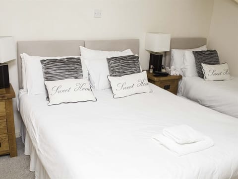 Superior Suite, Ensuite (Sleeps upto 3 people)