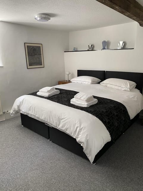 Double or Twin Room, Ensuite, Courtyard View (Gittisham) | Free WiFi