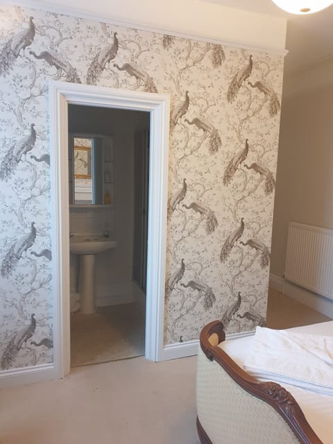 Double Room, Ensuite (Prince George) | Individually decorated, individually furnished, iron/ironing board