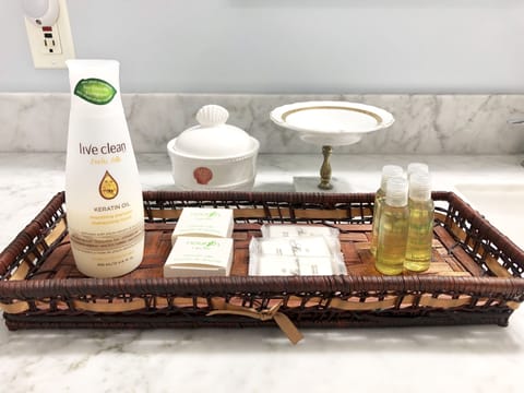 Superior Suite, 1 Bedroom, Balcony, River View | Bathroom | Combined shower/tub, free toiletries, hair dryer, bathrobes