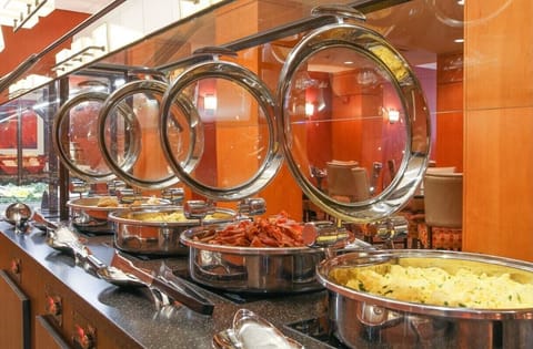 Daily full breakfast for a fee