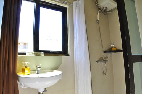 Standard Room | Bathroom | Free toiletries, slippers, bidet, towels