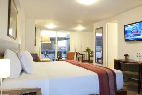 Suite | 1 bedroom, Select Comfort beds, in-room safe, desk