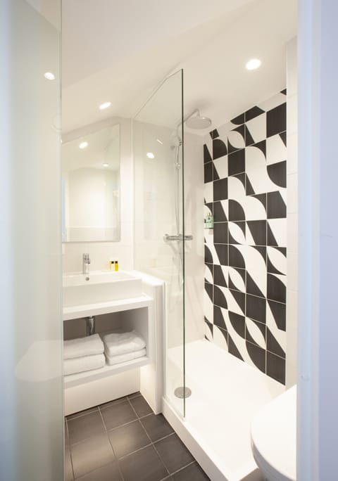 Shower, free toiletries, hair dryer, towels