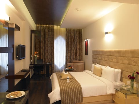 Deluxe Double Room, 1 Queen Bed, City View | Premium bedding, down comforters, Select Comfort beds, minibar