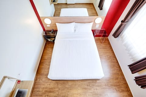 Standard Double Room | In-room safe, desk, soundproofing, free WiFi