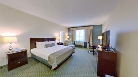 Executive Room, 1 King Bed | Premium bedding, in-room safe, desk, blackout drapes