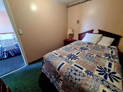 Mini Suite with Separate bedroom, Kitchen | Desk, free WiFi, bed sheets