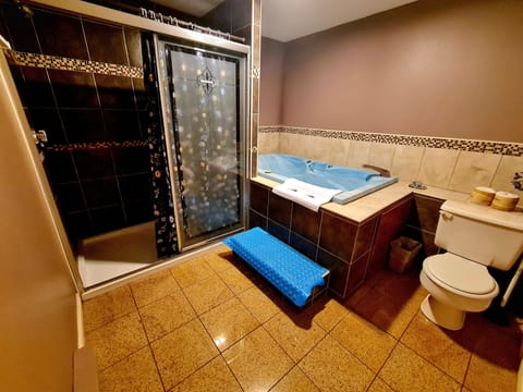 Room, Jetted Tub | Bathroom | Towels