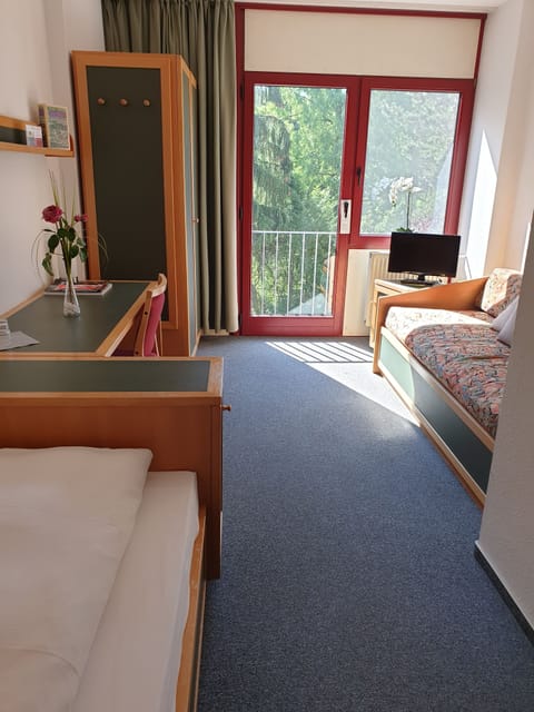 Free cribs/infant beds, rollaway beds, free WiFi, bed sheets