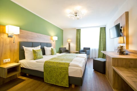 Comfort Double Room | In-room safe, desk, free WiFi, bed sheets