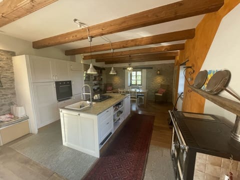 Cabinetry, Building, Countertop, Wood, Kitchen, House, Architecture, Interior Design, Beam, Floor