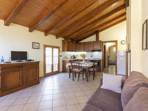 Flower, Plant, Sky, Plant Community, Ecoregion, Nature, Botany, Land Lot, Fence, Vegetation