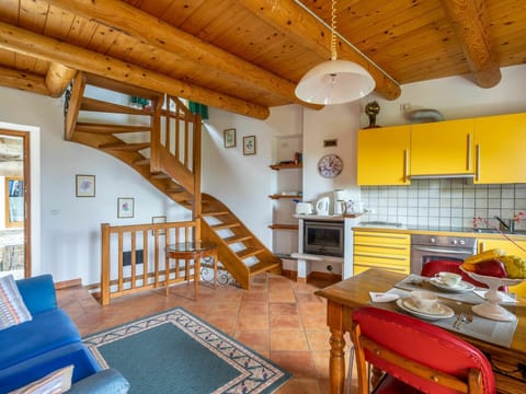 Property, Furniture, Picture Frame, Table, Couch, Wood, Interior Design, Living Room, Flooring, House