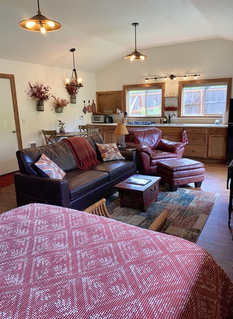 Cozy and private studio, this Barn Cottage has everything.