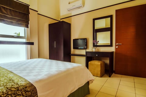 Executive Suite, 2 Bedrooms | Premium bedding, in-room safe, individually furnished, desk