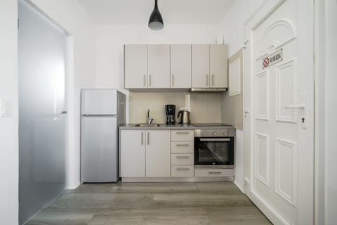 Superior Studio | Private kitchen | Fridge, stovetop, coffee/tea maker, electric kettle