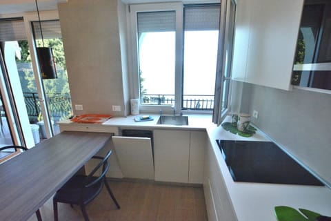 Apartment, 1 Bedroom | Private kitchen | Full-size fridge, microwave, oven, stovetop